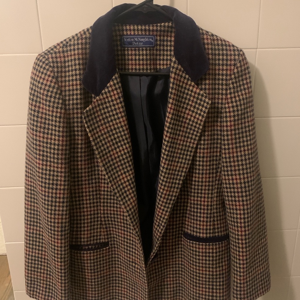 Norton McNaughton Plaid Blazer with Navy Accents
Vintage in like new condition